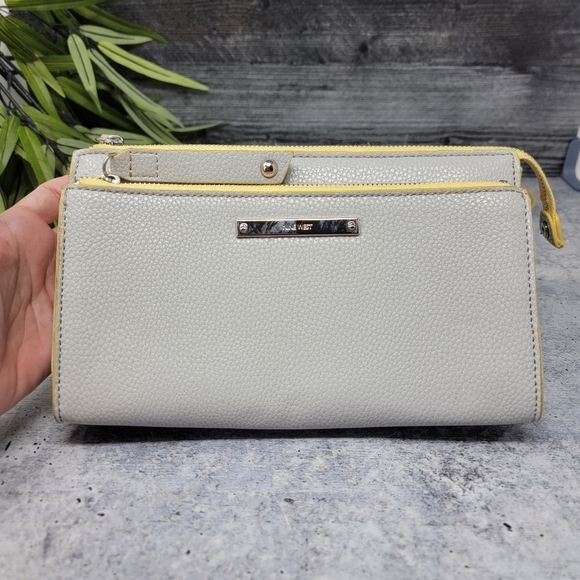 Nine West | Pale Gray Shoulder Bag with Yellow Trim Details - Picture 2 of 8